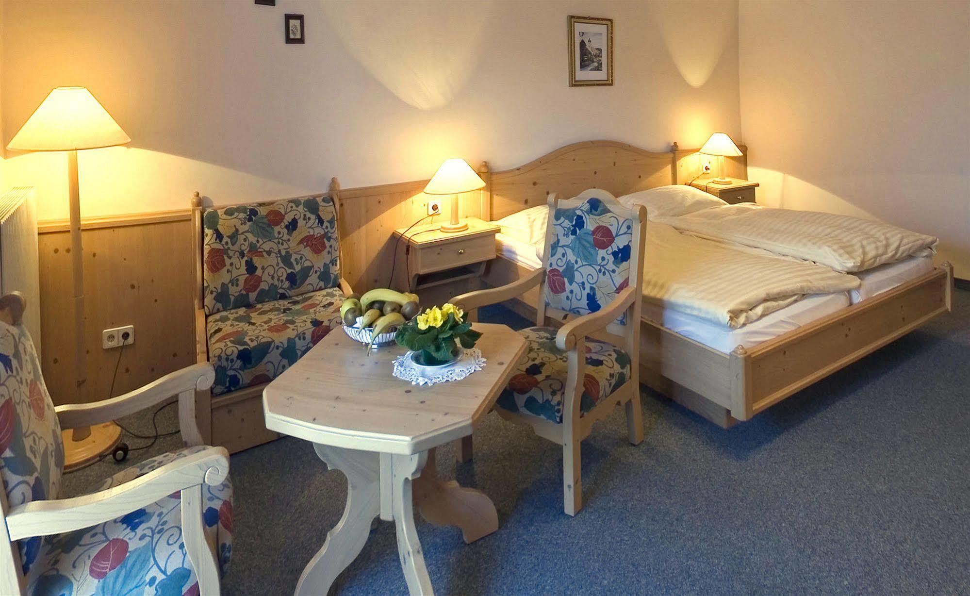 Hotel Post Hoenigwirt Kirchschlag in der Buckligen Welt 외부 사진
